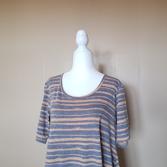 LuLaRoe Shirt - Picture 4 of 8